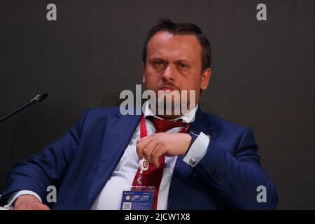 San Pietroburgo, Russia. 15th giugno 2022. Andrey Nikitin, Governatore della Regione di Novgorod, durante una sessione "Nuova strategia per le PMI: Sfide, opportunità e soluzioni" nell'ambito del Forum economico Internazionale 2022 di San Pietroburgo (SPIEF 2022). (Foto di Kashkkkovskij/Sipa USA) Credit: Sipa USA/Alamy Live News Foto Stock