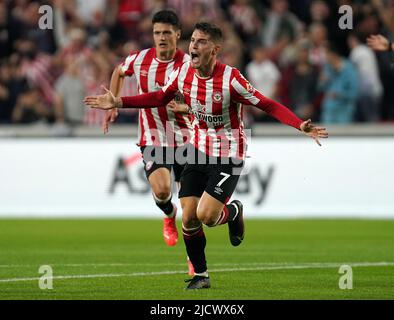 Foto d'archivio del 13-08-2021 del Sergi Canos di Brentford. Brentford ha annunciato il suo arrivo nella Premier League con stile, mentre gli obiettivi di Sergi Canos e Christian Norgaard hanno ottenuto una memorabile vittoria del 2-0 sull'Arsenal. Data foto: Venerdì 13 agosto 2021. Data di emissione: Giovedì 16 giugno 2022. Foto Stock