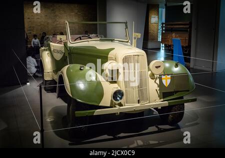 Un Humber Super Snipe staff Car che è stato utilizzato da Field Marshal Montgomery di Alamein in mostra presso l'Imperial War Museum (IWM) di Londra. La macchina era kN Foto Stock