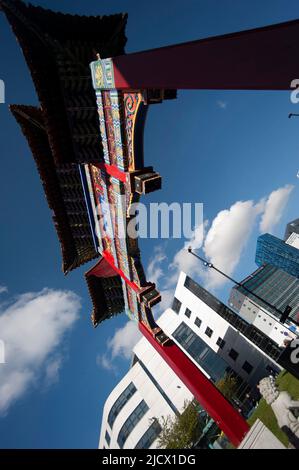 Arco di Chinatown all'ingresso Stowell Street, Newcastle upon Tyne Foto Stock