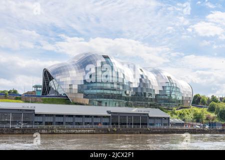 Sage Gateshead luogo di musica, ora conosciuto come The Glasshouse, visto da Newcastle upon Tyne, Regno Unito. Foto Stock