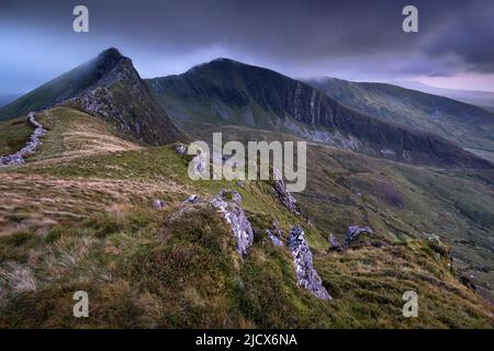 Mynydd Drws y Coed, Trum y Ddysgl e la Nantlle Ridge da Y Garn, Snowdonia National Park, North Wales, Regno Unito, Europa Foto Stock
