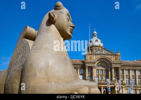 Statua di fronte a Council House, Victoria Square, Birmingham, West Midlands, Inghilterra, Regno Unito, Europa Foto Stock