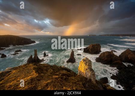 Il mare di Mangersta impila sull'isola di Lewis, Ebridi esterne, Scozia, Regno Unito, Europa Foto Stock