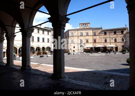 Piazza del Municipio di Montefalco, Montefalco, Umbria, Italia, Europa Foto Stock