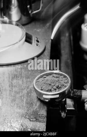 Vista ravvicinata del caffè stampato dal barista Foto Stock
