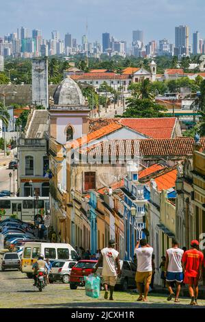 Brasile, Olinda parte della vecchia città kolonial Olinda con nelle spalle la città Recife. Foto Stock