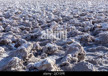 Il campo da golf di Devils, un lago salato secco con nformazioni di salterna nella valle della morte, USA Foto Stock