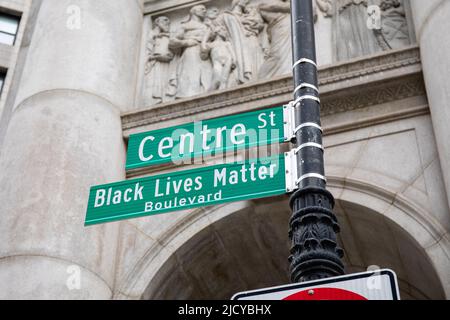 Black Lives Matter Boulevard segnaletica stradale a New York City, Stati Uniti d'America Foto Stock