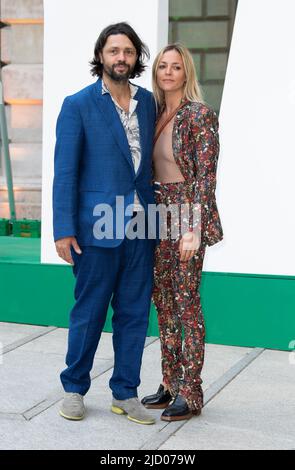 Conrad Shawcross e Carolina Mazzolari partecipano alla Royal Academy of Arts Summer Preview party presso la Royal Academy of Arts il 15 giugno 2022 a Londra, Foto Stock