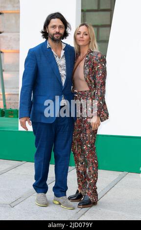 Conrad Shawcross e Carolina Mazzolari partecipano alla Royal Academy of Arts Summer Preview party presso la Royal Academy of Arts il 15 giugno 2022 a Londra, Foto Stock