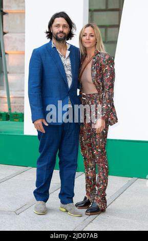 Conrad Shawcross e Carolina Mazzolari partecipano alla Royal Academy of Arts Summer Preview party presso la Royal Academy of Arts il 15 giugno 2022 a Londra, Foto Stock