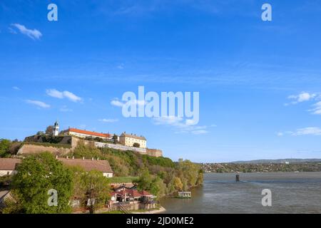 Foto della fortezza Novi Sad (Petrovaradin), uno dei monumenti più rappresentativi della Voivodina, famosa per il suo festival musicale, Exit, che si svolge Foto Stock