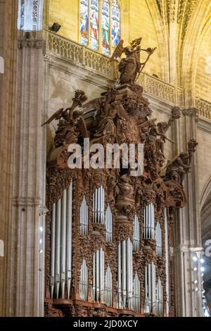 L'organo splendidamente artigianale nella Cattedrale di Siviglia, Siviglia, Spagna Foto Stock