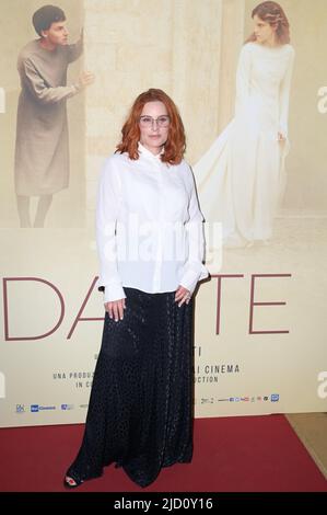 Simona Borioni assiste al tappeto rosso della prima del film Dante all'Auditorium della conciliazione. (Foto di Mario Cartelli / SOPA Images/Sipa USA) Foto Stock