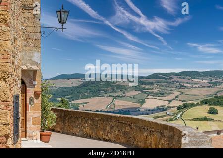 Splendida vista panoramica sulla campagna che circonda Pienza, Siena, Italia Foto Stock