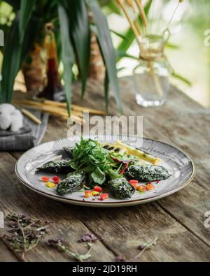 Porzione di cozze farcite gourmet Foto Stock