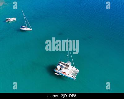 Fui fui, navi nella baia di Kosirina, Murter, isola di Murter, Dalmazia, Croazia Foto Stock