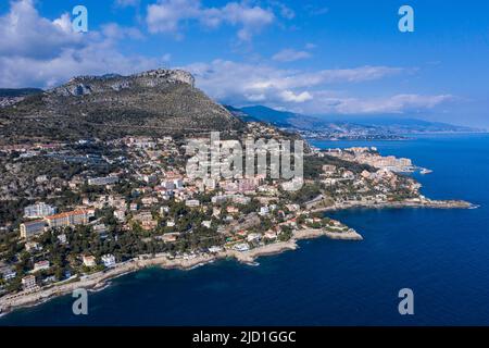 Veduta aerea della costa di Cap d'Ail, nella parte posteriore destra Principato di Monaco con il distretto Fontvieille, sopra Tete du Chien, Dipartimento Foto Stock