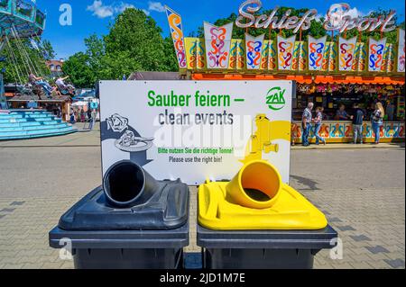 Ascension Day mercato, fiera, separazione rifiuti, contenitori rifiuti, Kempten, Allgaeu, Baviera, Germania Foto Stock