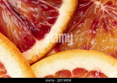 Sfondo astratto con frutta di fette d'arancia. Motivo di citruse rosso arancio. Primo piano estremo Foto Stock