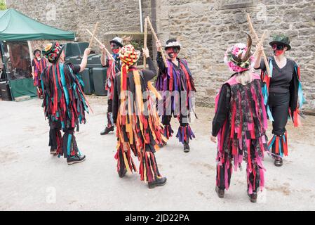 I Flagcrackers di Skipton (Craven) si esibiscono e si divertono alla Cappelside Farm Rathmell, Yorkshire, al giorno dell'Open Farm il 12th giugno 2022. Foto Stock