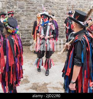 I Flagcrackers di Skipton (Craven) si esibiscono e si divertono alla Cappelside Farm Rathmell, Yorkshire, al giorno dell'Open Farm il 12th giugno 2022. Foto Stock