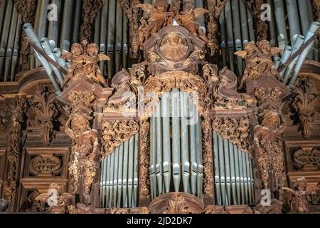 L'organo splendidamente artigianale nella Cattedrale di Siviglia, Siviglia, Spagna Foto Stock