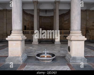 Principe Venceslao Primavera i o Pramen Knize Vaclav i, Primavera calda No. 8 nel Mulino Colonnade, Carlsbad, Karlovy Vary, Repubblica Ceca Foto Stock