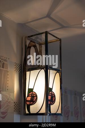 Applique all'interno della Hill House, progettata in stile moderno Art Nouveau britannico da Charles Rennie Mackintosh e Margaret MacDonald. Foto Stock