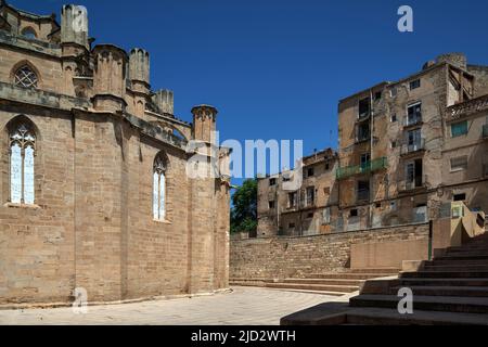 Esterno gotico catalano della basilica cattedrale di Santa María de Tortosa del 14th secolo, provincia di Tarragona, Catalogna, Spagna, Europa Foto Stock