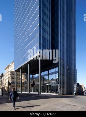 Vista sulla strada. 103 Colmore Row, Birmingham, Regno Unito. Architetto: Doone Silver Kerr, 2022. Foto Stock