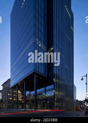 In generale la vista sulla strada. 103 Colmore Row, Birmingham, Regno Unito. Architetto: Doone Silver Kerr, 2022. Foto Stock