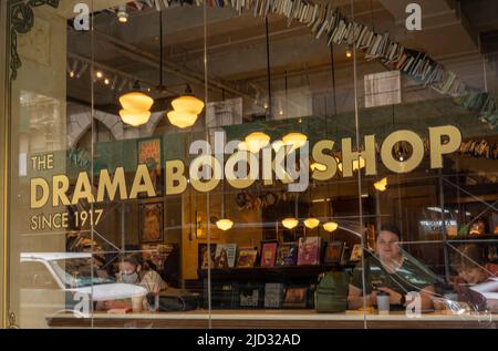 Il negozio di libri drammatici fondato dalla Drama League come libreria indipendente a Manhattan, New York Foto Stock