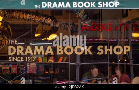 Il negozio di libri drammatici fondato dalla Drama League come libreria indipendente a Manhattan, New York Foto Stock