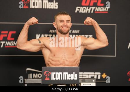 AUSTIN, TEXAS, AUSTIN, TEXAS, STATI UNITI. 17th giugno 2022. AUSTIN, TX - GIUGNO 17: Cody Stamann scala per il pesato ufficiale al Moody Center for UFC Fight Night - Kattar vs Emmett il 17 Giugno 2022 ad AUSTIN, TX, Stati Uniti. (Credit Image: © Louis Grasse/PX Imagens via ZUMA Press Wire) Foto Stock