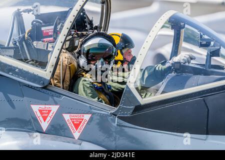 Londra, Regno Unito. 17th giugno 2022. StrikeMaster Jets Land - il Duxford Summer Air Show presso l'Imperial War Museum (IWM) Duxford. Credit: Guy Bell/Alamy Live News Foto Stock