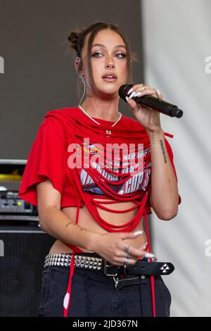 Manchester, Stati Uniti. 16th giugno 2022. Bailey Bryan il 16 giugno 2022, al Bonnaroo Music and Arts Festival di Manchester, Tennessee (Photo by Daniel DeSlover/Sipa USA) Credit: Sipa USA/Alamy Live News Foto Stock