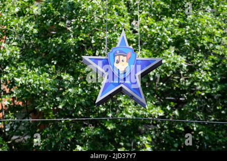 Leicester Square, Londra, Regno Unito. 17th giugno 2022. Walk of Stars a Leicester Square di Londra per il nuovo servizio di streaming Paramount+. Credit: Matthew Chattle/Alamy Live News Foto Stock