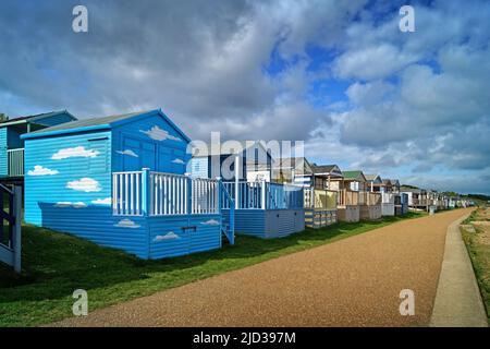 Regno Unito, Kent, Tankerton pendii Beach Huts on Seafront Foto Stock