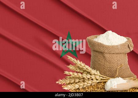 Marocco crisi del grano, concetto globale crisi della fame, sullo sfondo Bandiera Marocco grano grano grano. Concetto di coltivazione del grano in Marocco Foto Stock