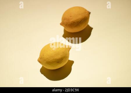 Due limoni Foto Stock