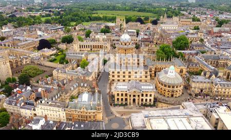 Vista aerea sulla città di Oxford con l'Università di Oxford Foto Stock