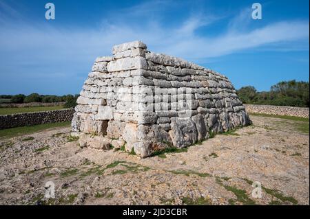 L'insediamento talayotico di Alaior e Taveta des Tudons sono uno dei siti più spettacolari di Minorca Foto Stock