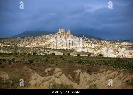 Vista panoramica del castello di Uchisar in Cappadocia, Turchia Foto Stock