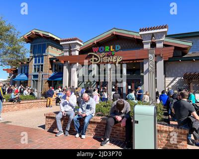 Orlando, FL USA - 30 gennaio 2022: Il negozio Disney al Lago Bueno Vista. Foto Stock