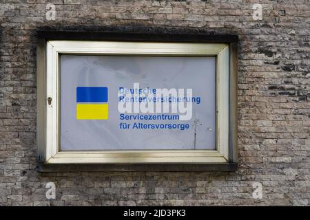 Vecchio segno dell'assicurazione pensioni tedesca a Ravensburg, Baden-Württemberg, Germania, 6.6.22 Foto Stock