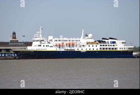 17/06/2022 Tilbury UK MS National Geographic Explorer è una piccola nave da crociera lunga 112m (367ft) lanciata nel 1882 con spazio cabina per 148 ospiti Foto Stock