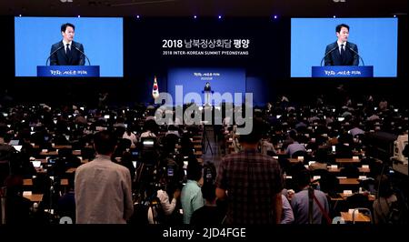 17 settembre 2018-Seoul, capo dello staff della Corea del Sud-Presidential im Jong-seok parla ai media durante un briefing in un centro stampa per il vertice intercoreano di Seoul, Corea del Sud. L'alto funzionario sudcoreano sta giocando la possibilità che il vertice intercoreano di questa settimana possa produrre importanti progressi negli sforzi volti a liberare la Corea del Nord dal suo programma nucleare. Foto Stock