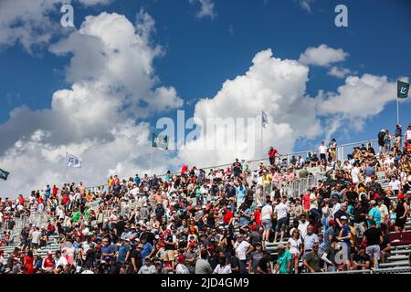 Montreal, Canada. 17th giugno 2022. Spettatori, F1 Gran Premio del Canada al circuito Gilles-Villeneuve il 17 giugno 2022 a Montreal, Canada. (Foto di ALTO DUE) credito: dpa/Alamy Live News Foto Stock